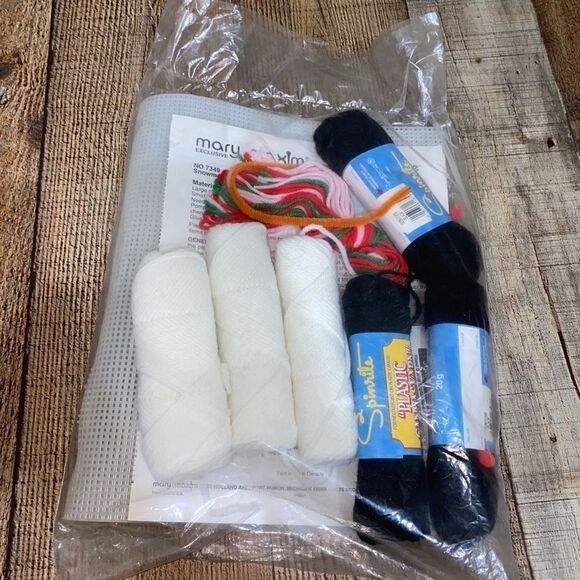 Mary Maxim Vintage Snowman Canister Canvas Kit - Picture 5 of 5